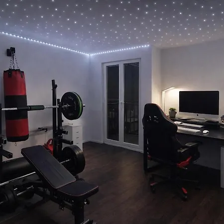 Lägenhet Spacious 3-bedroom Flat In The Heart Of