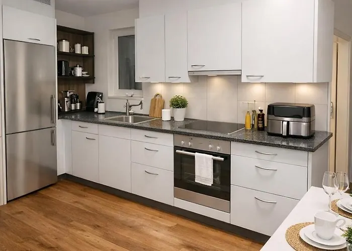 Lägenhet Spacious 3-bedroom Flat In The Heart Of